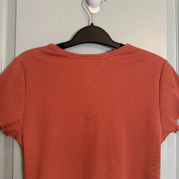 Champion Women's Ribbed Lettuce Edge Hem T-Shirt Size Medium Rust Orange Cropped - Picture 8 of 12